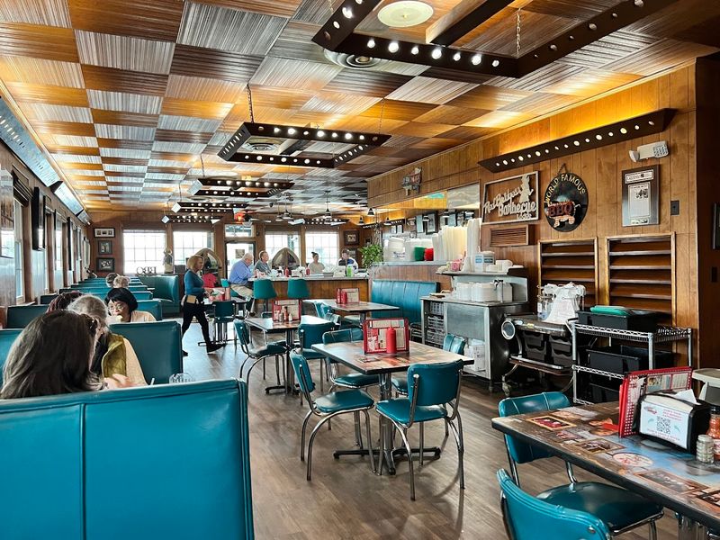 Red Bridges Barbecue Lodge (Shelby)