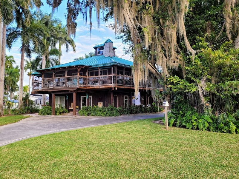 Cottages That Reject Modern Pretension