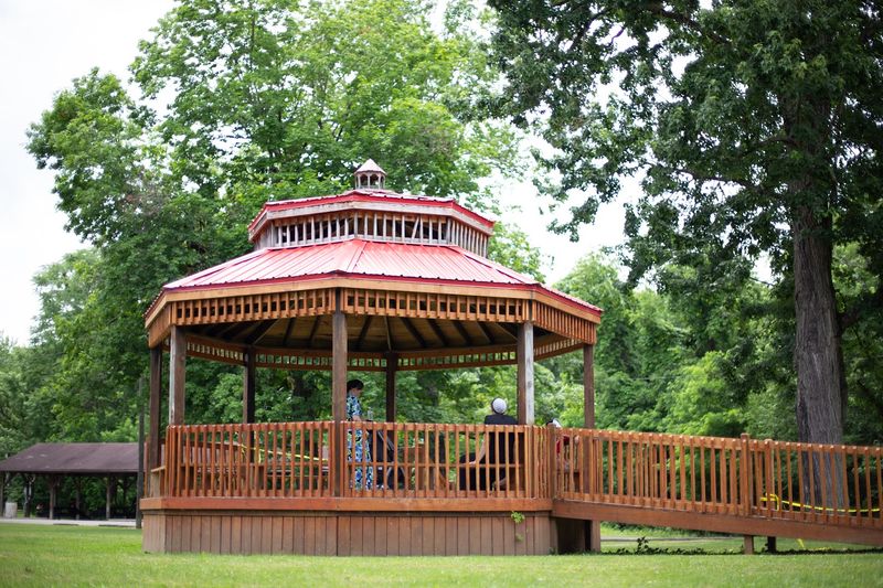 Mission Oaks Gardens