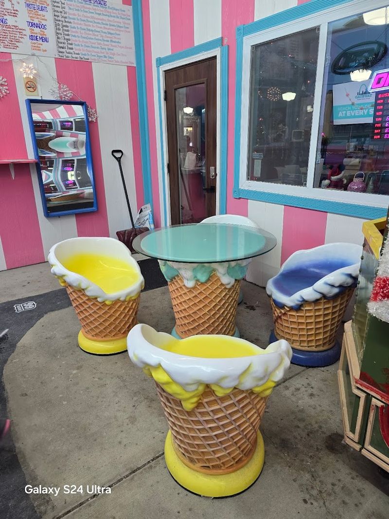 Family Fun: Statues, Mini Route 66, and Photo Ops