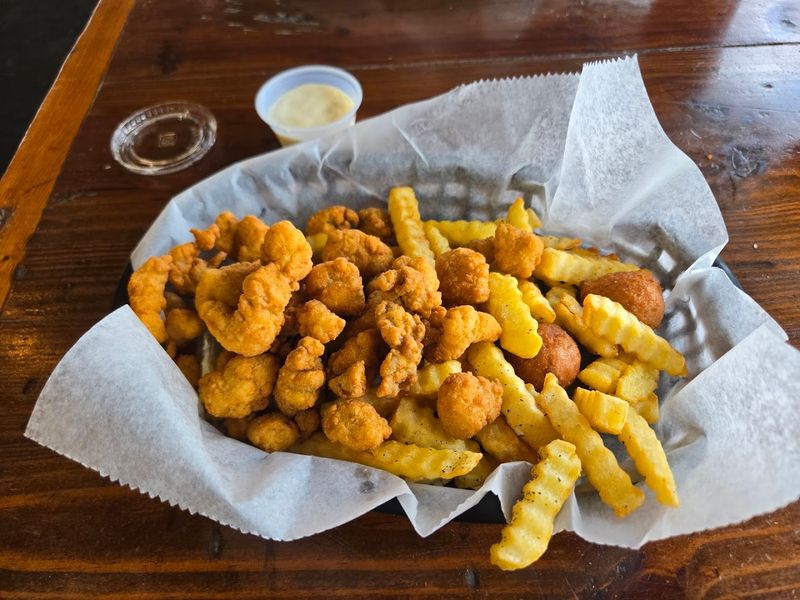 Gator Tail Basket For Adventurous Bites