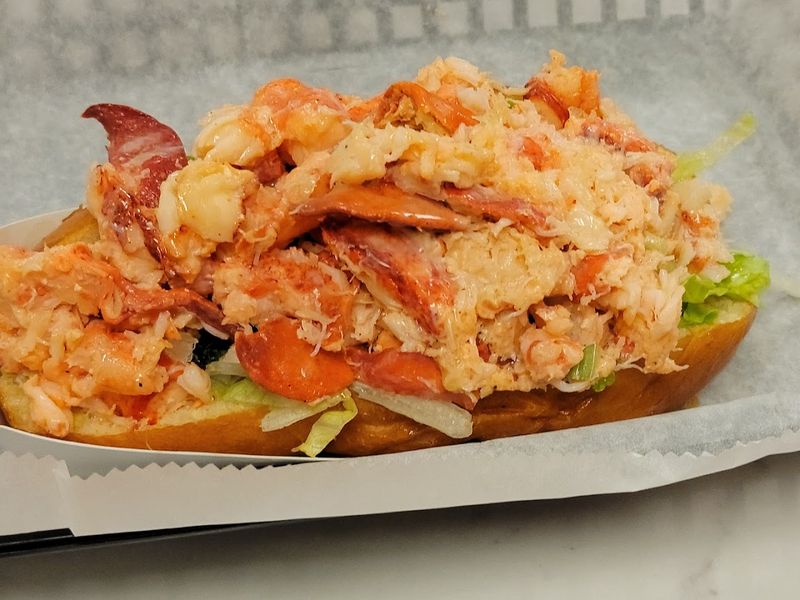 The Legendary Lobster Roll That Keeps People Coming Back