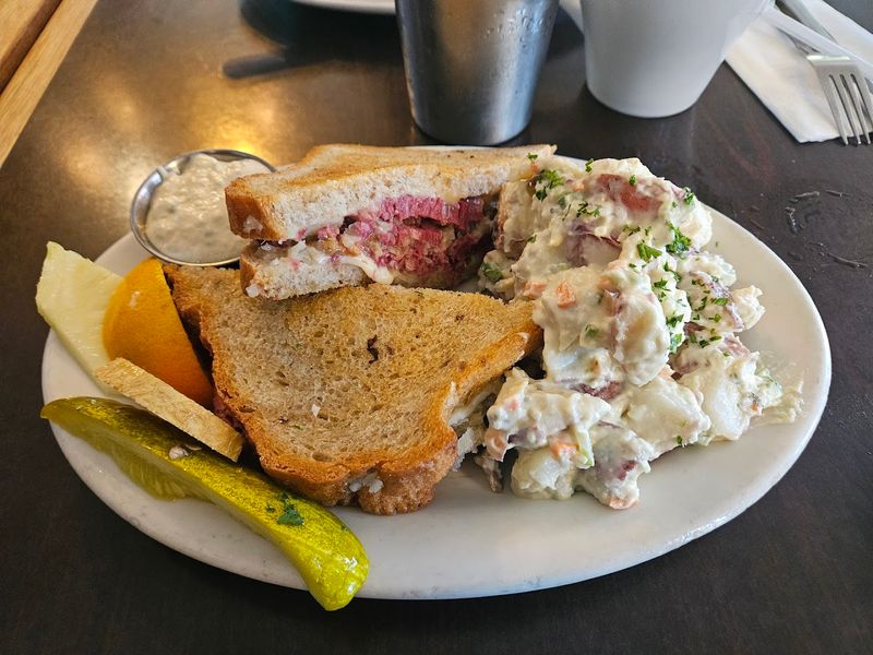 The Lucky Reuben, Dressed Your Way