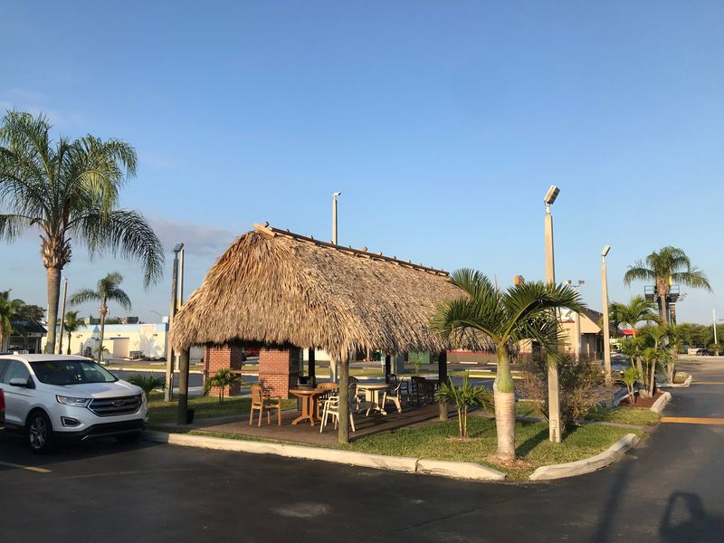 Authentic Local Dining Beyond Tourist Prices