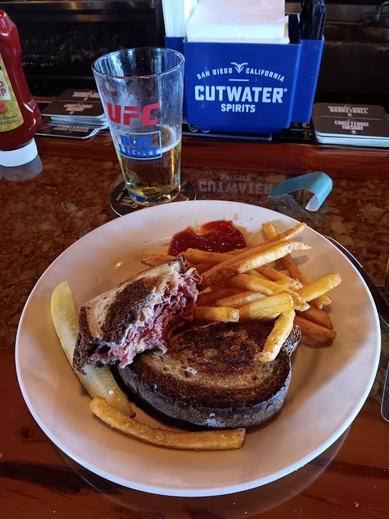 This Tiny Tiki Bar In Florida Is Famous Throughout The County For Its Fried Bologna Sandwich