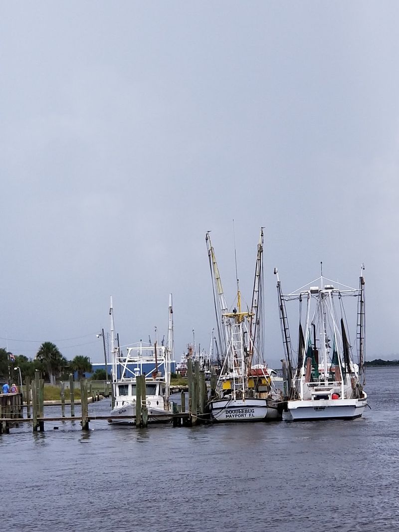 Fresh Seafood and BBQ Stops
