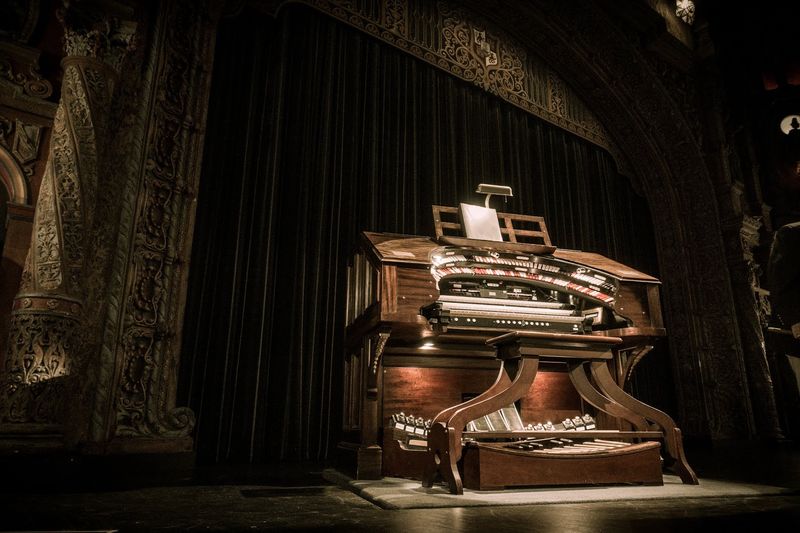 The Mighty Wurlitzer Warms Up the Crowd
