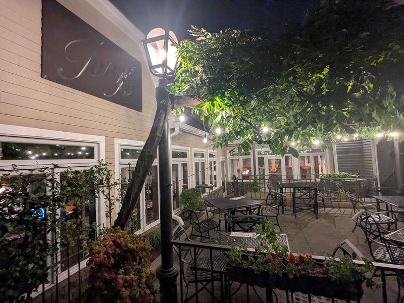 A casual atmosphere with romantic charm