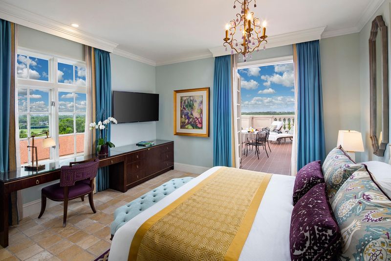 Rooms That Balance Vintage Charm With Modern Luxury