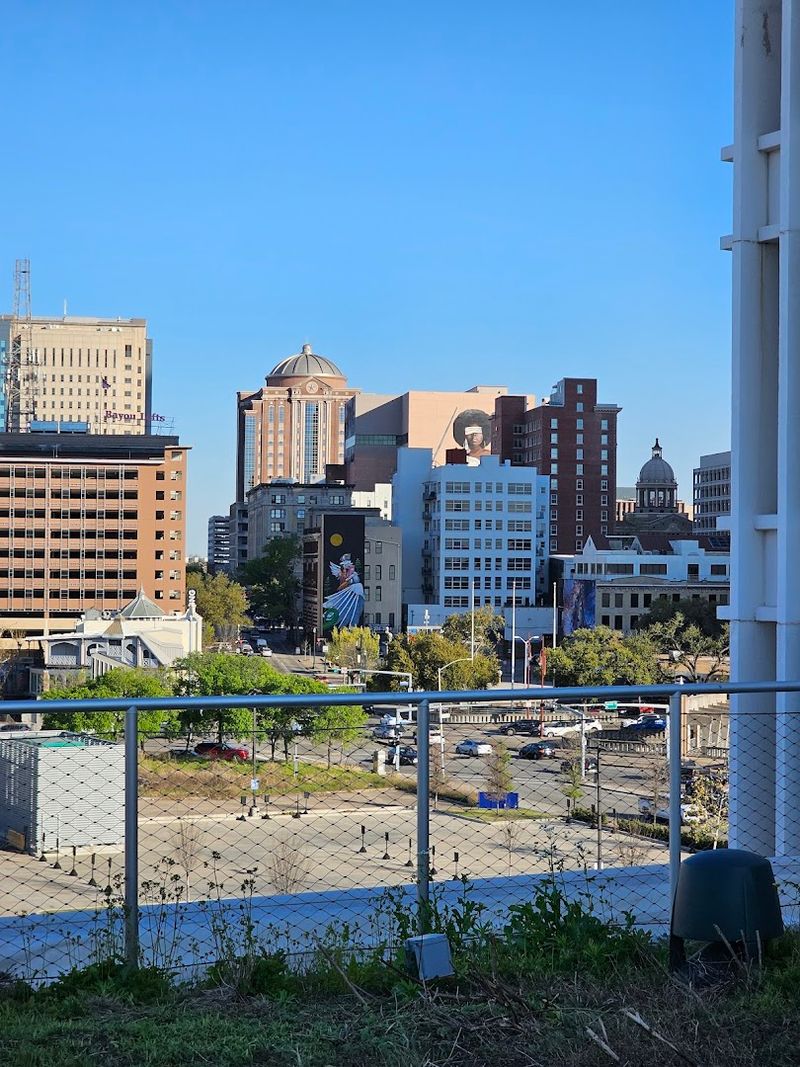 Convenient Downtown Location with Parking