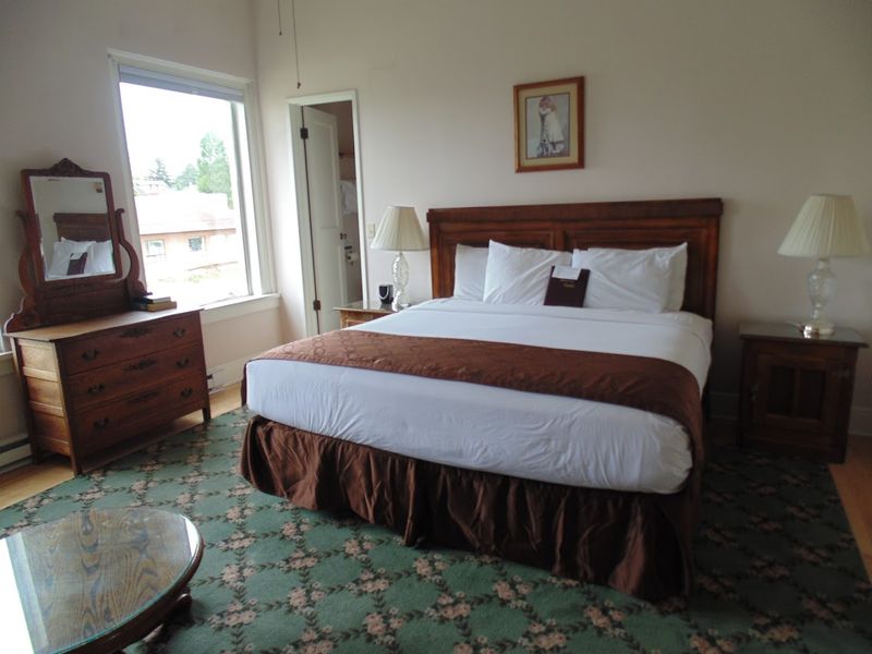 Rooms and Suites: What to Expect