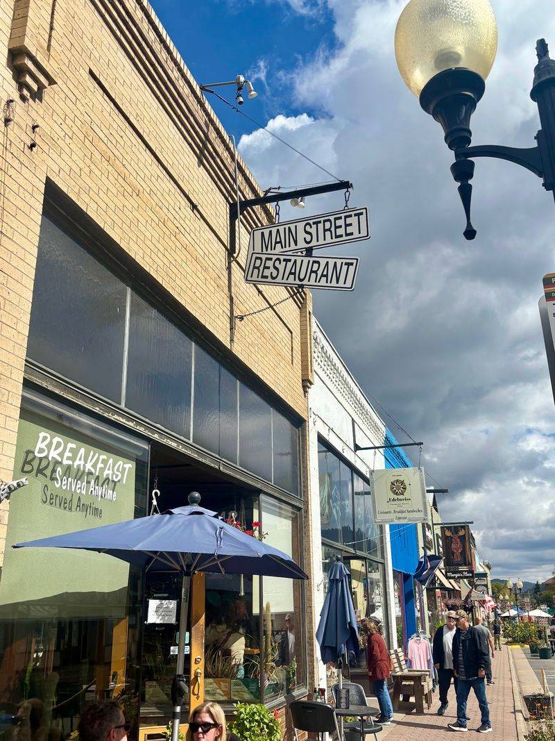 Main Street Eatery: Small Town Classic