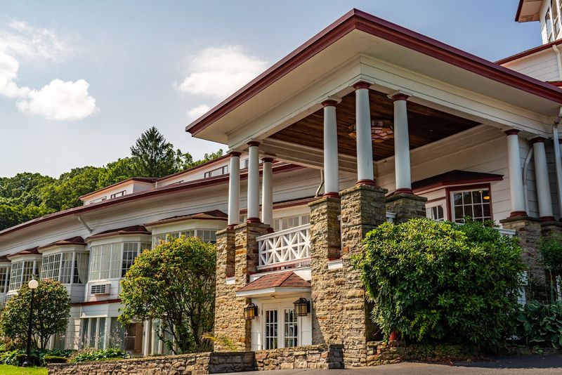 The Historic Summit Inn