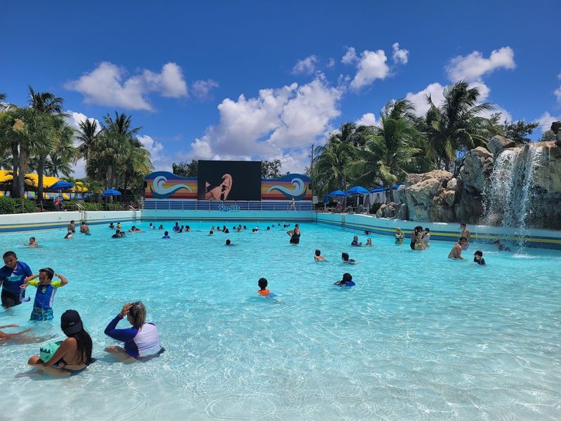 Wave Pool That Actually Makes Waves