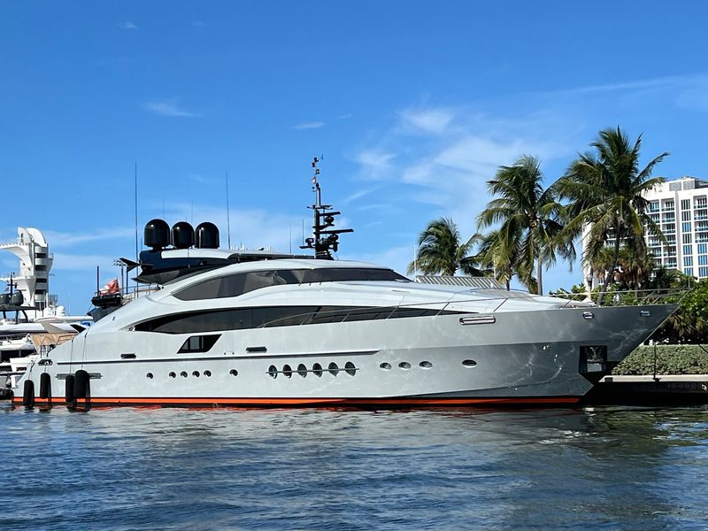 Mansion and Yacht Watching That Rivals Any Tour