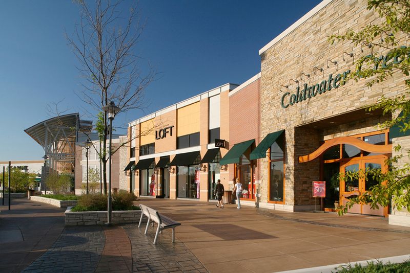Summit Mall &ndash; Outlet Section (Akron)