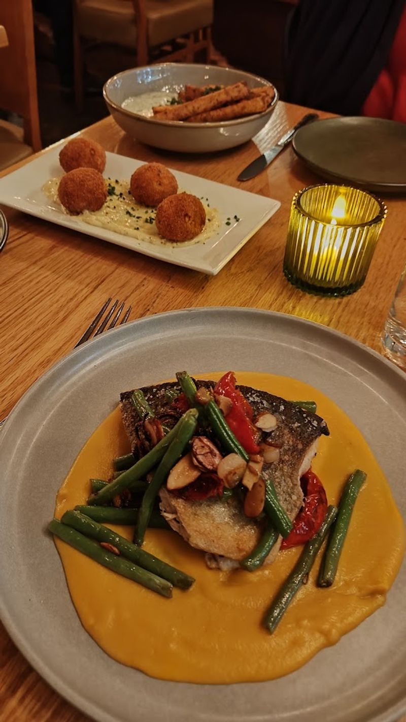 Dinner, Seasonal And Confident