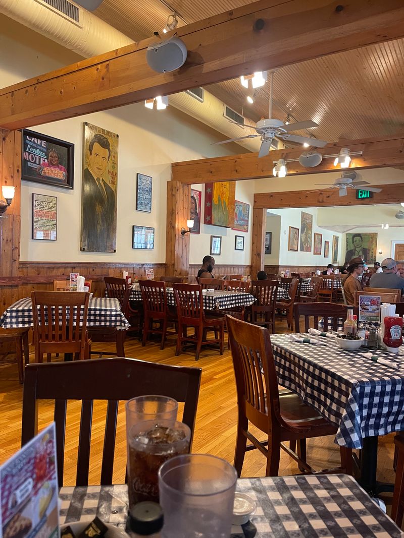 The Loveless Cafe Atmosphere