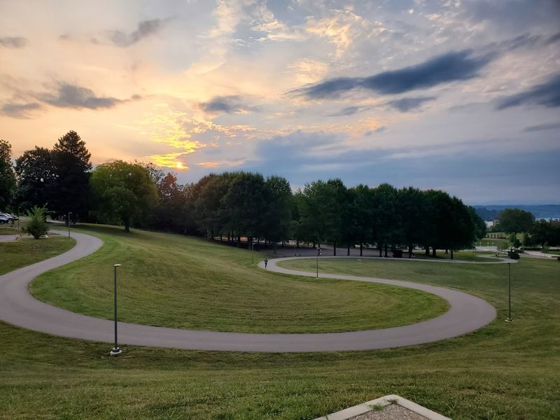 Why Lakeshore Park Is One of Knoxville's Best Walks