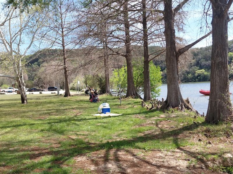 Lakefront Picnic Spots With Panoramic Water Views