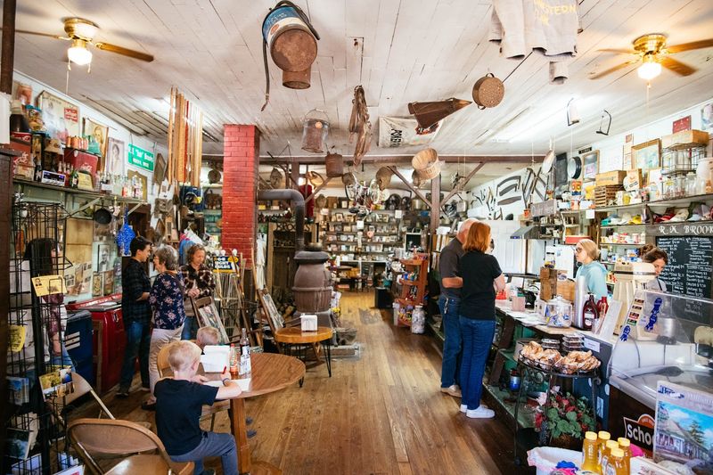 R.M. Brooks Store &mdash; Robbins