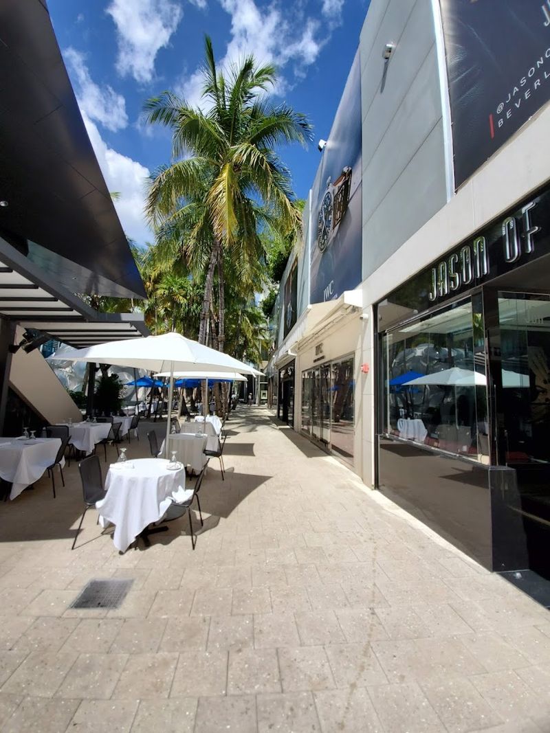 Outdoor Dining and Cafe Culture