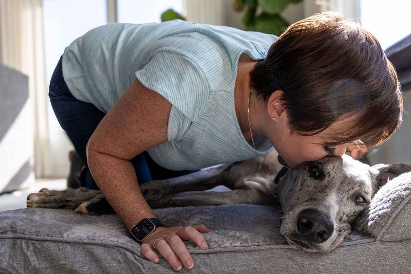 Wanting to be near family members one by one, as if saying goodbye