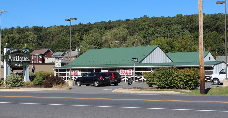Adamstown Antique Mall: Route 272&rsquo;s Reliable Anchor