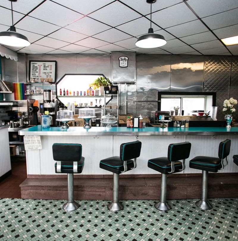 Ambiance, Lighting, and Vibe