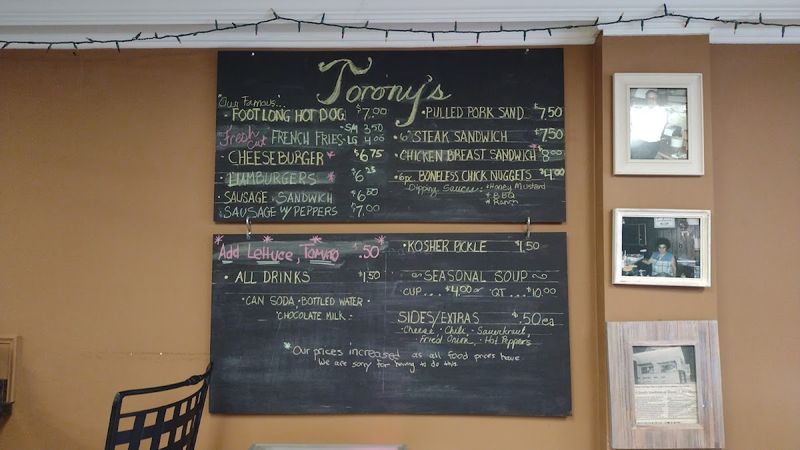 Torony&rsquo;s Giant Hot Dog Stand