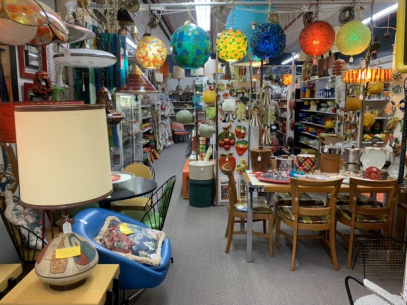 Mad Hatter Antique Mall: Big Selection, Easy Browsing