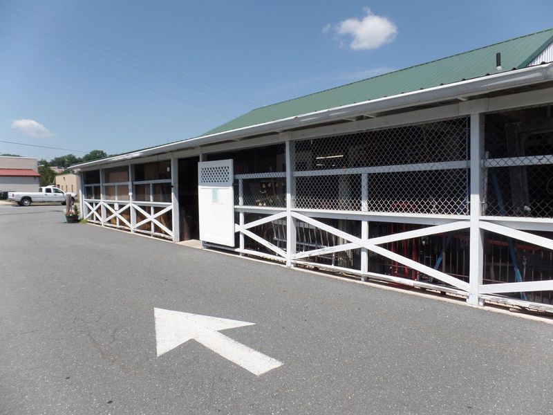 Pine Hills Antique Mall: Country Charm With Smart Finds