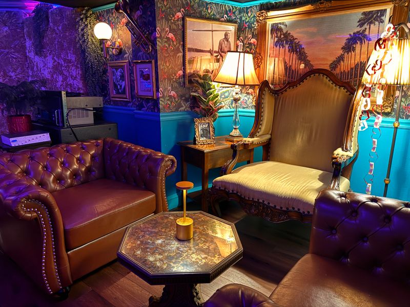 9 Feet Under (Hialeah)