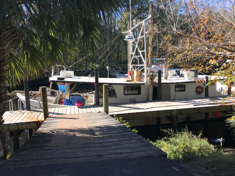 Brooks Dockside Seafood (Inglis, FL)