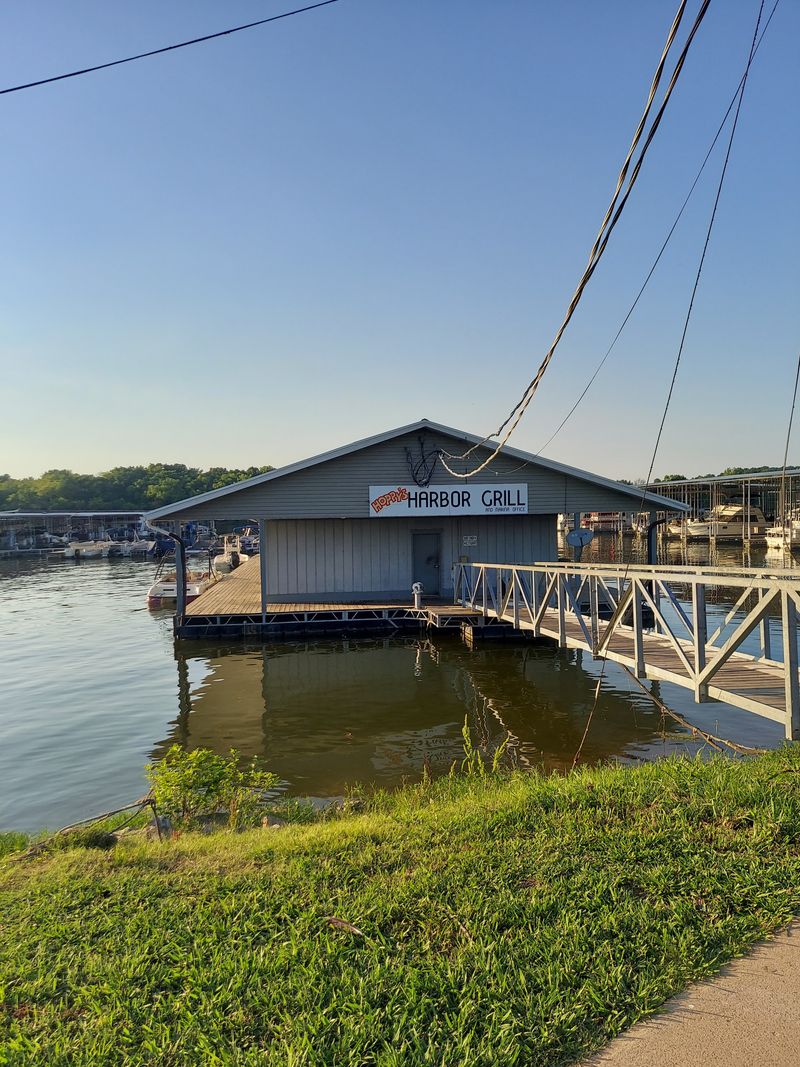 Hoppy’s Harbor Grill at Fate Sanders Marina