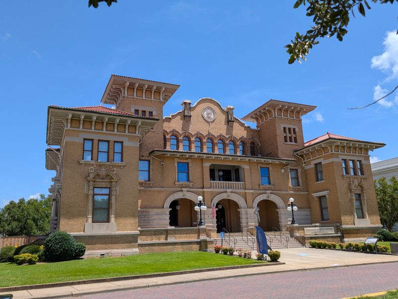 Historic Downtown Strolls and Cafes