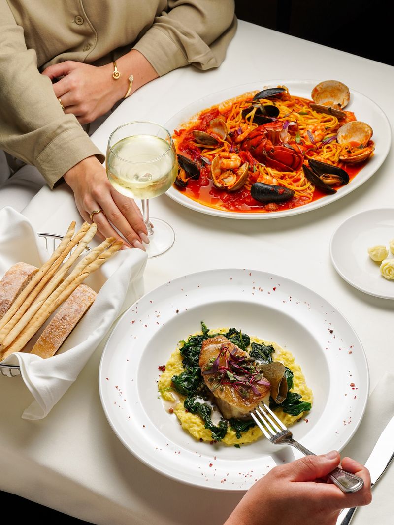 Enzo’s On The Lake