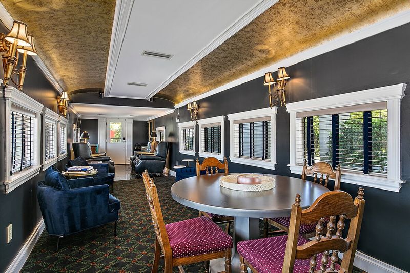 Inside the Train: Amenities & Comfort