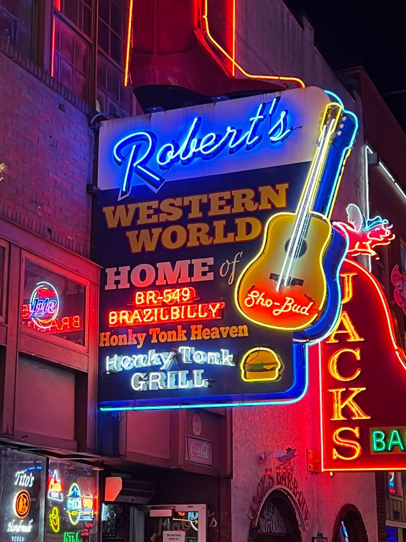 Robert's Western World