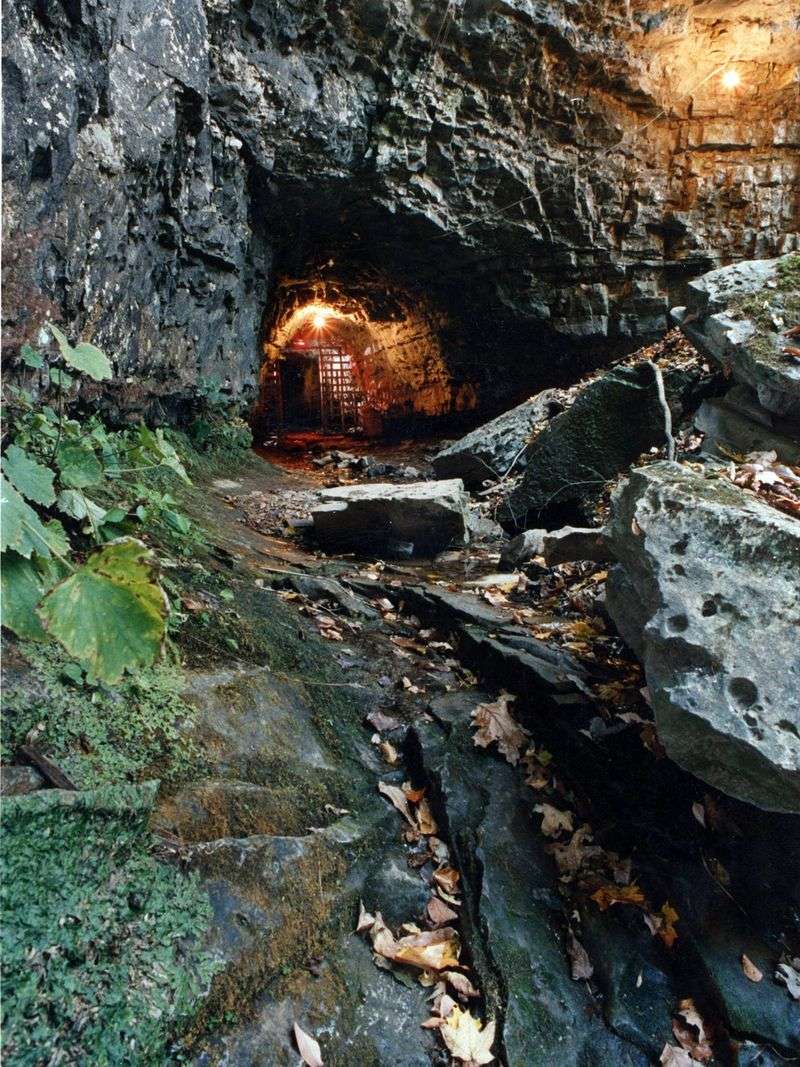 Bell Witch Cave (Adams)