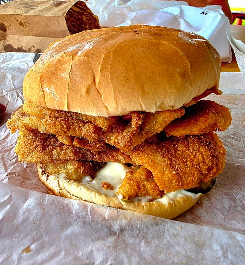 This Small-Town Florida Diner Has a Fish Sandwich Thatās Basically a Legend