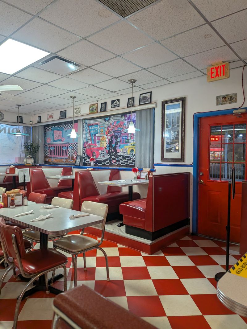 Americana 50’s Diner (Holiday)