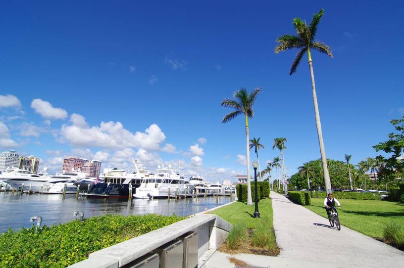 The Palm Beach Lake Trail
