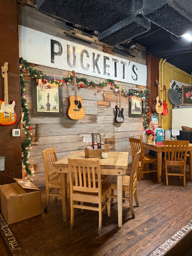 Do dinner (or a late lunch) at Puckett's Grocery