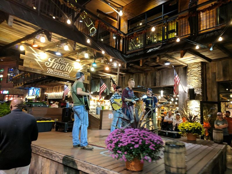 A Lively Slice of Tennessee in the Heart of Gatlinburg
