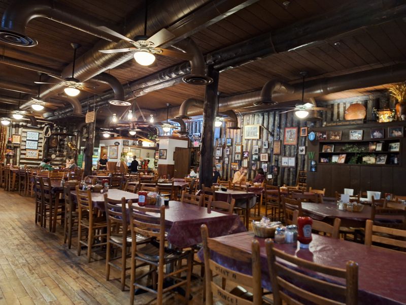 The Atmosphere That Keeps Diners Coming Back