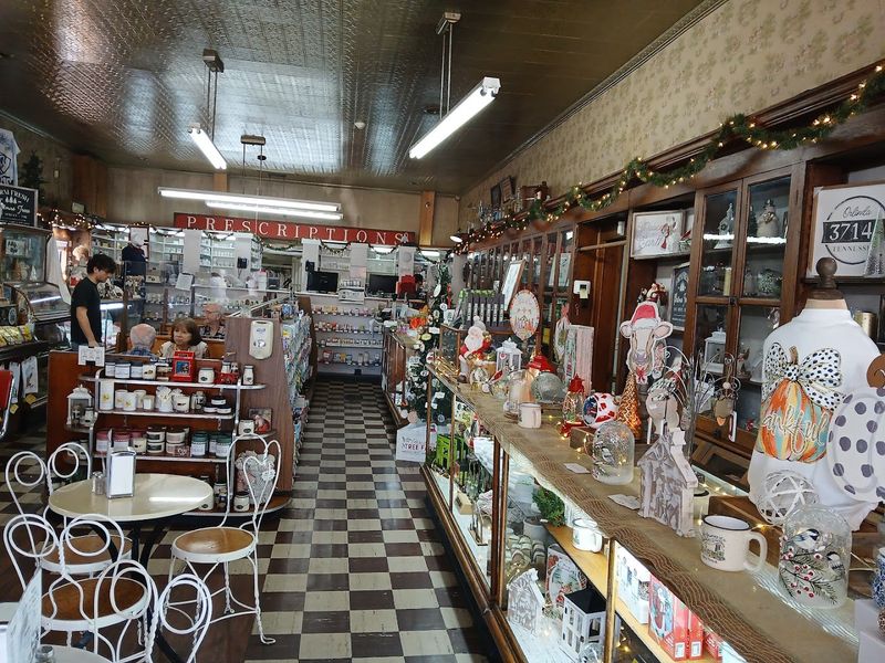 A Tennessee Pharmacy That Feels Frozen in Time