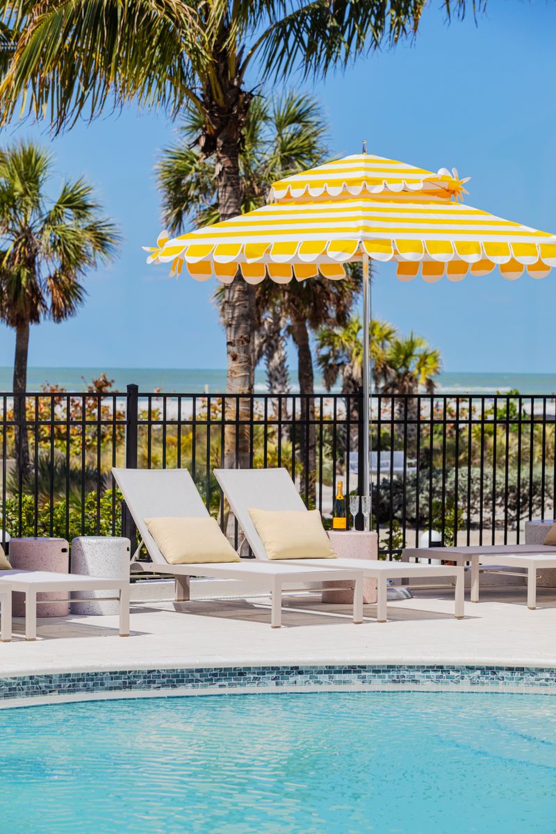 Cirque St. Armands Beachside