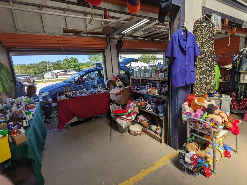 Waldo Farmers and Flea Market (Waldo)