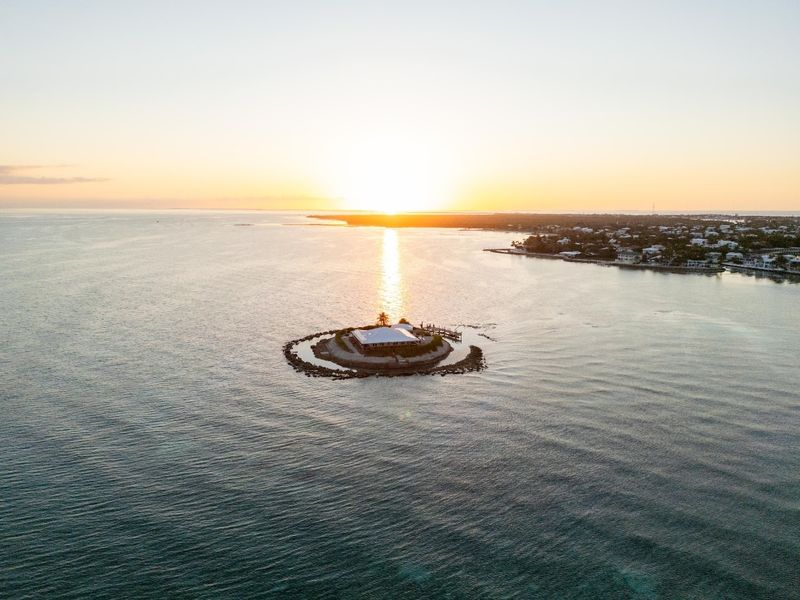 Off-Grid Ease: Solar Power And Smart Systems